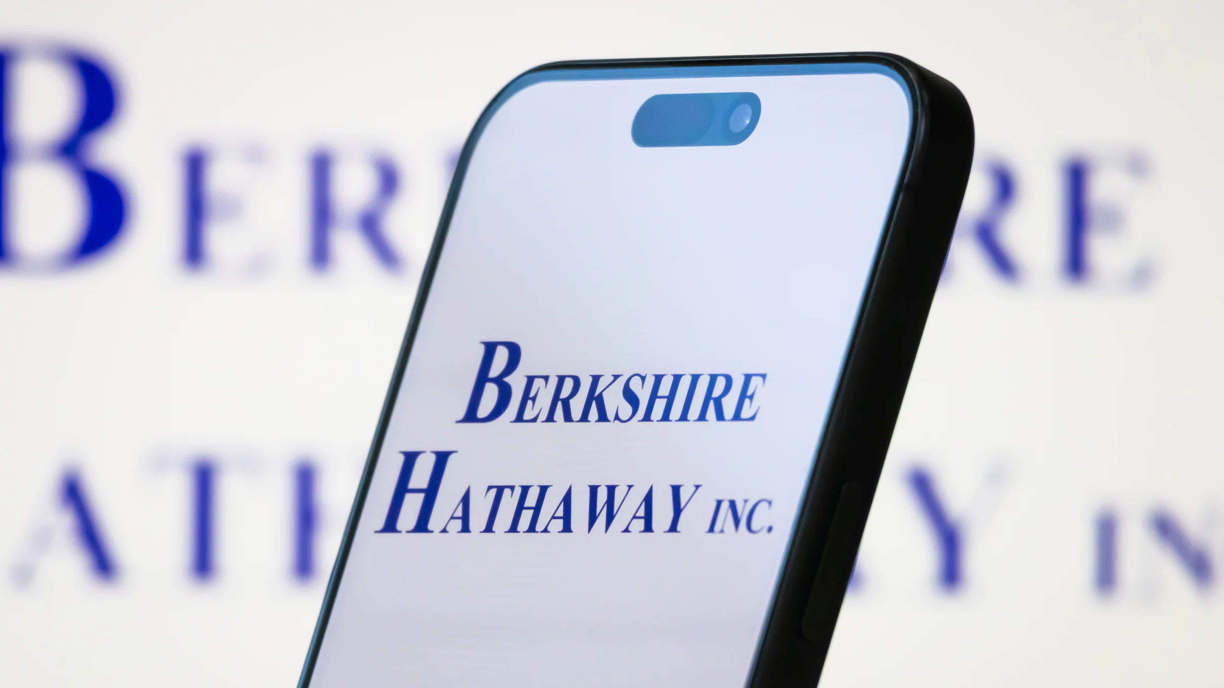 Berkshire Hathaway Earnings: Cash Balances Retreat on Increased Investments and Share Buybacks in Q2 - Morningstar