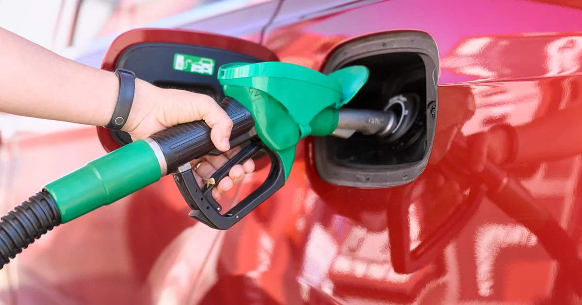 White House announces the first "Freedom Fuel" station, selling gas at $3.47 a gallon - CBS News