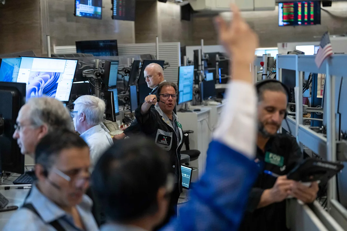 US stocks rise, even as the bond market applies more pressure