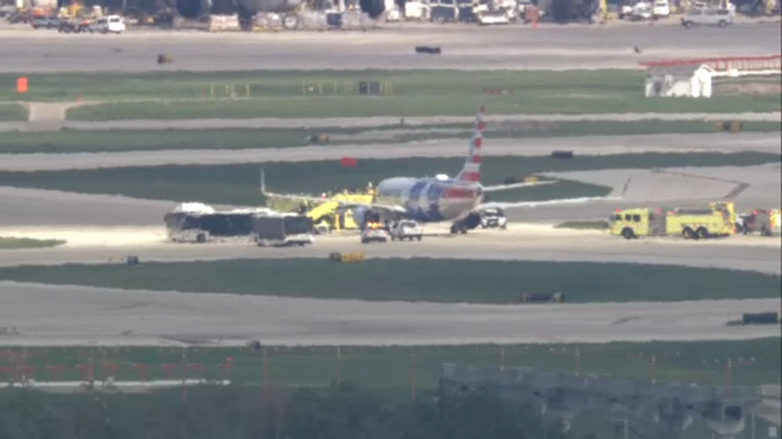 Hours after American Airlines Chicago airport emergency, United flight 739 suffers tire damage while landing at O'Hare airport - ABC7 Chicago