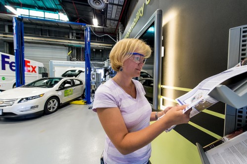 Stifel Raises its Price Target on FedEx Corporation (FDX) to $412 and Maintains a Buy Rating