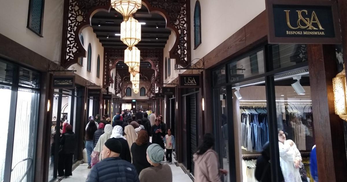 Hundreds flock to opening of huge new Asian mall in Bradford