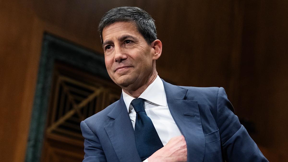 Bond traders are begging new Fed chair Kevin Warsh for a rate hike — no matter the impact to your credit card bills