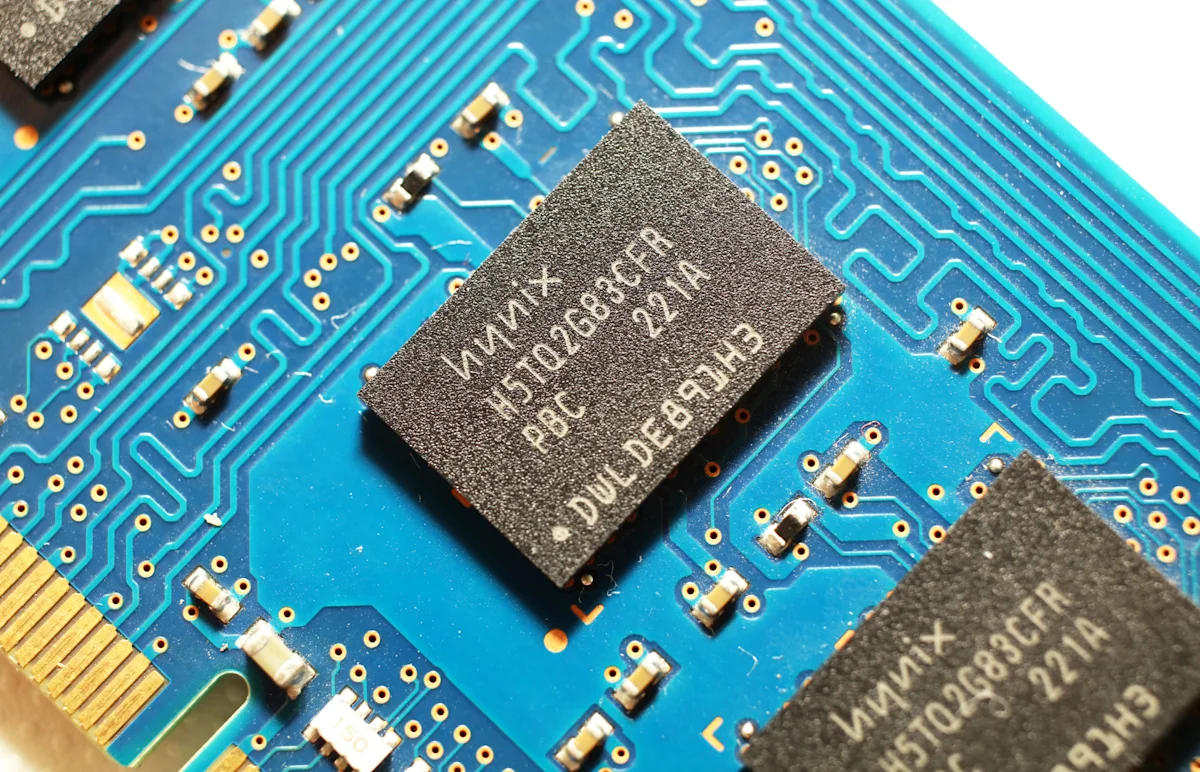 Micron, SK Hynix stocks sink as AI chip sell-off deepens - Yahoo Finance