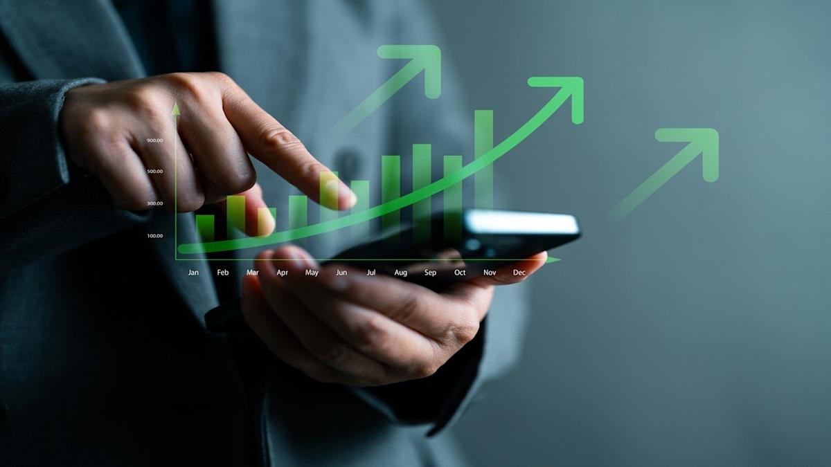 Economic optimism dips, while company confidence holds steady – survey