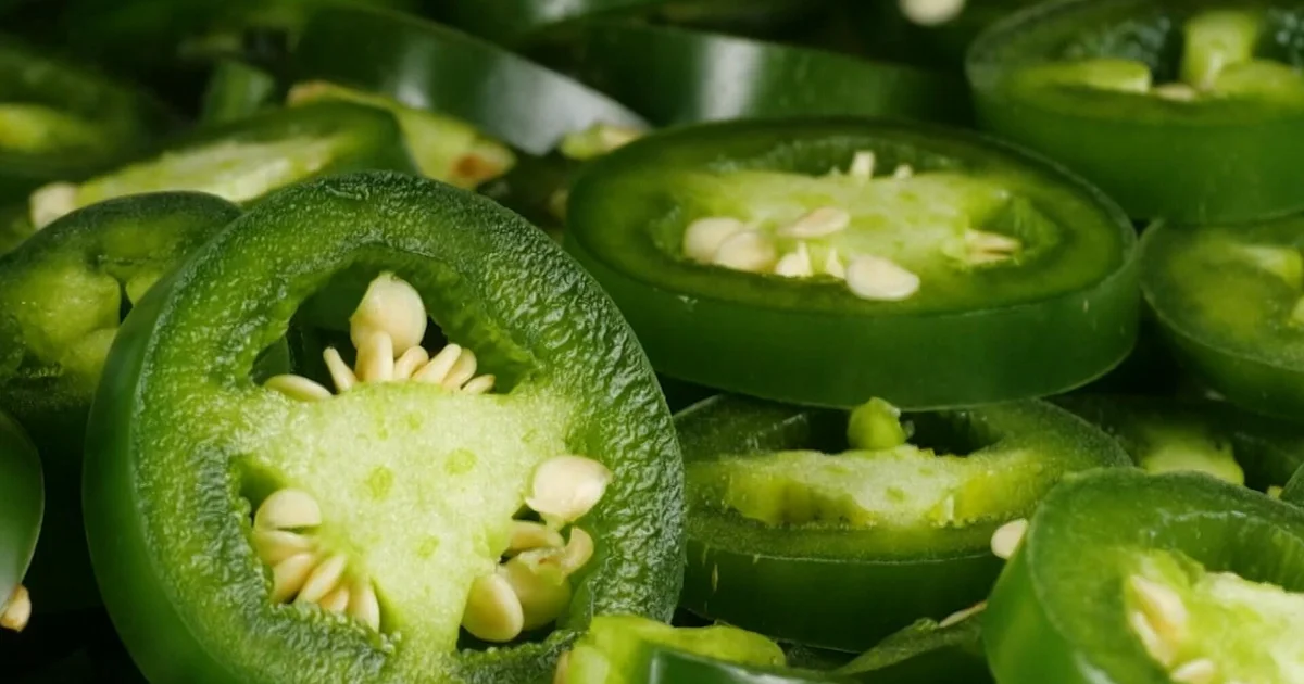 Minnesota woman hospitalized with sepsis sues Chipotle over salmonella outbreak tied to jalapeño peppers - CBS News