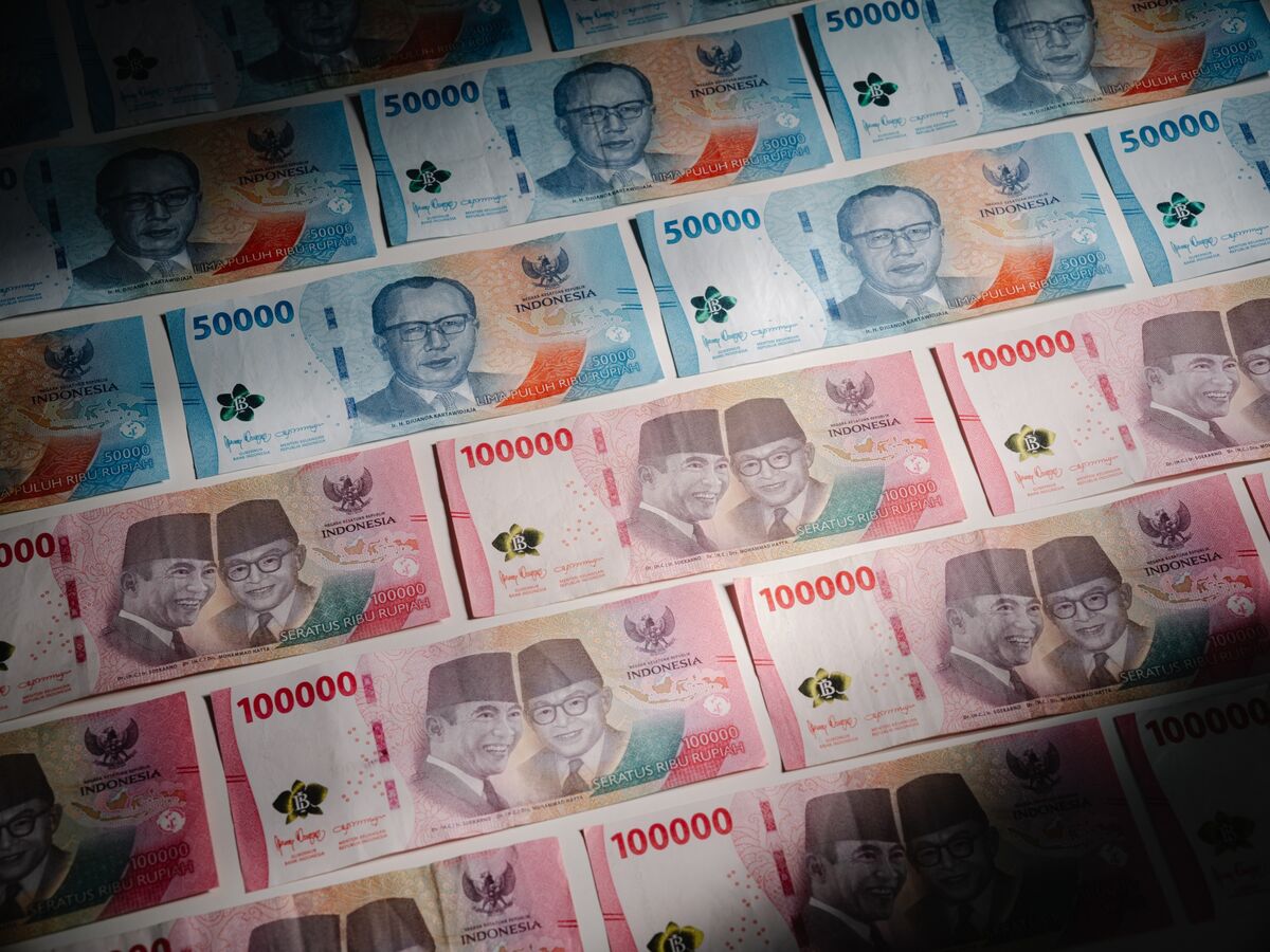 Bank Indonesia Rate Hike in Play as Rupiah Plumbs New Lows