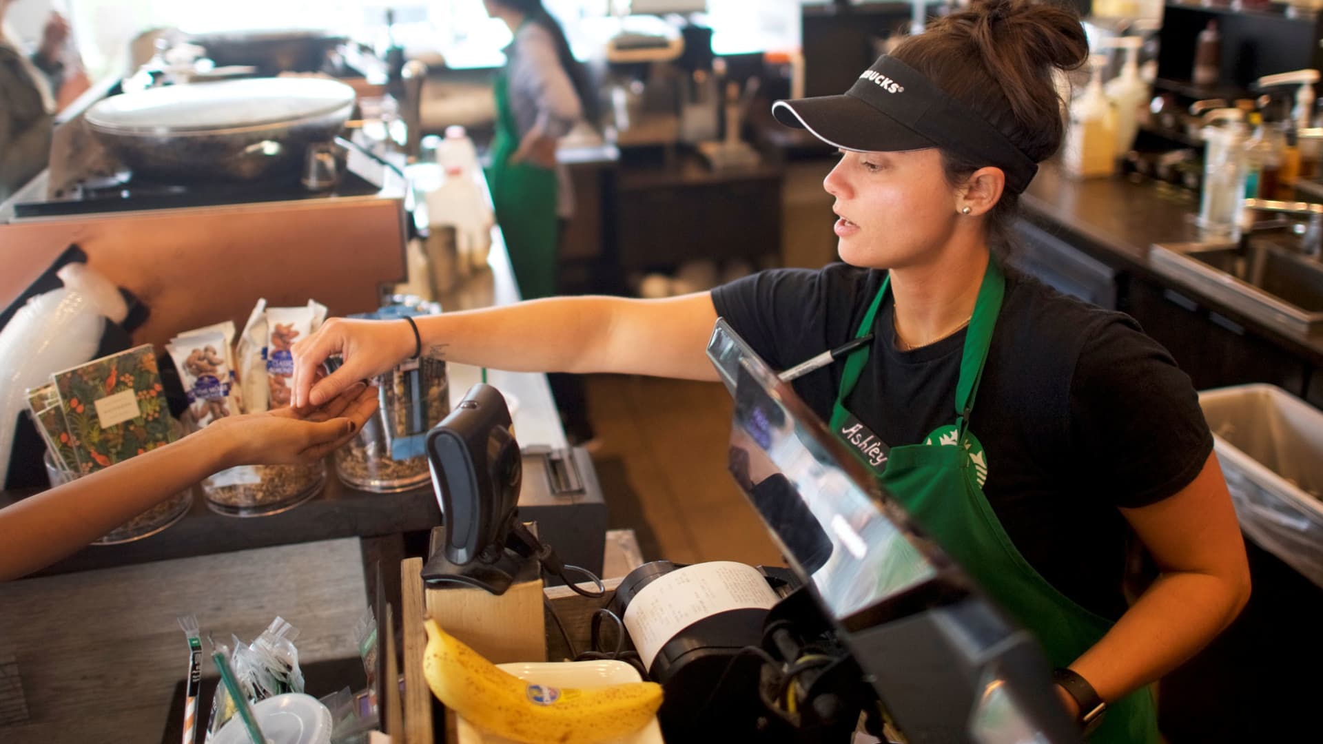 Starbucks to award bonuses to baristas, expand tipping to promote turnaround efforts - cnbc.com