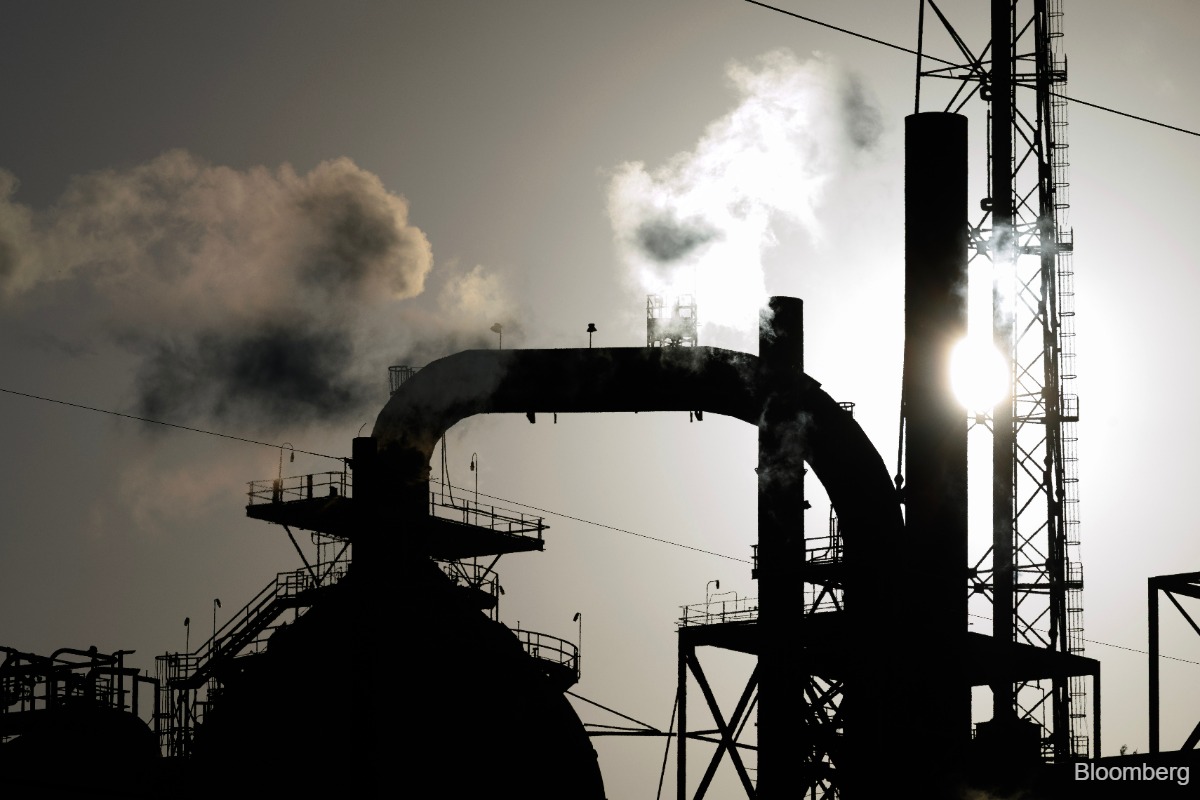 Oil prices slip as Iran cites progress with Oman on Hormuz agreement