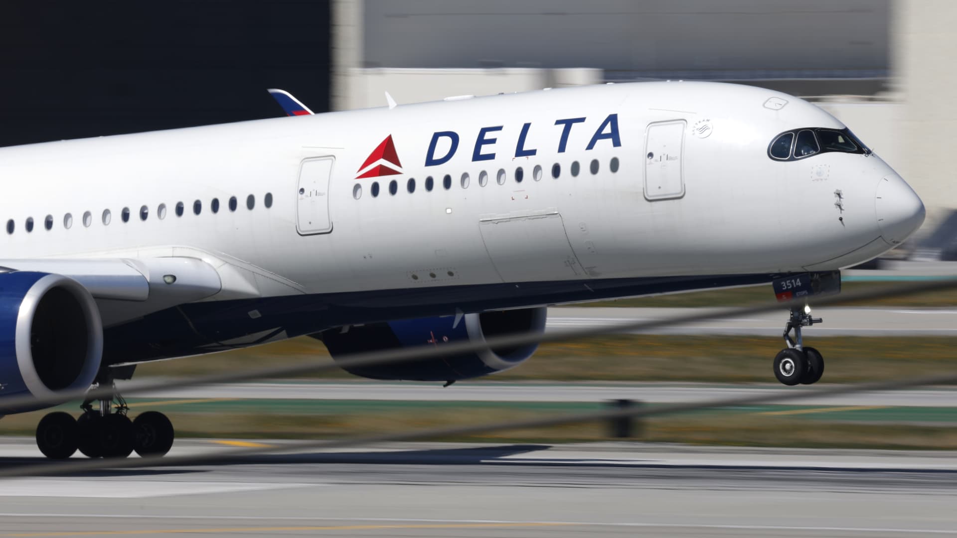 Delta raises checked bag fees $10 amid jet fuel price surge, joining other carriers - CNBC