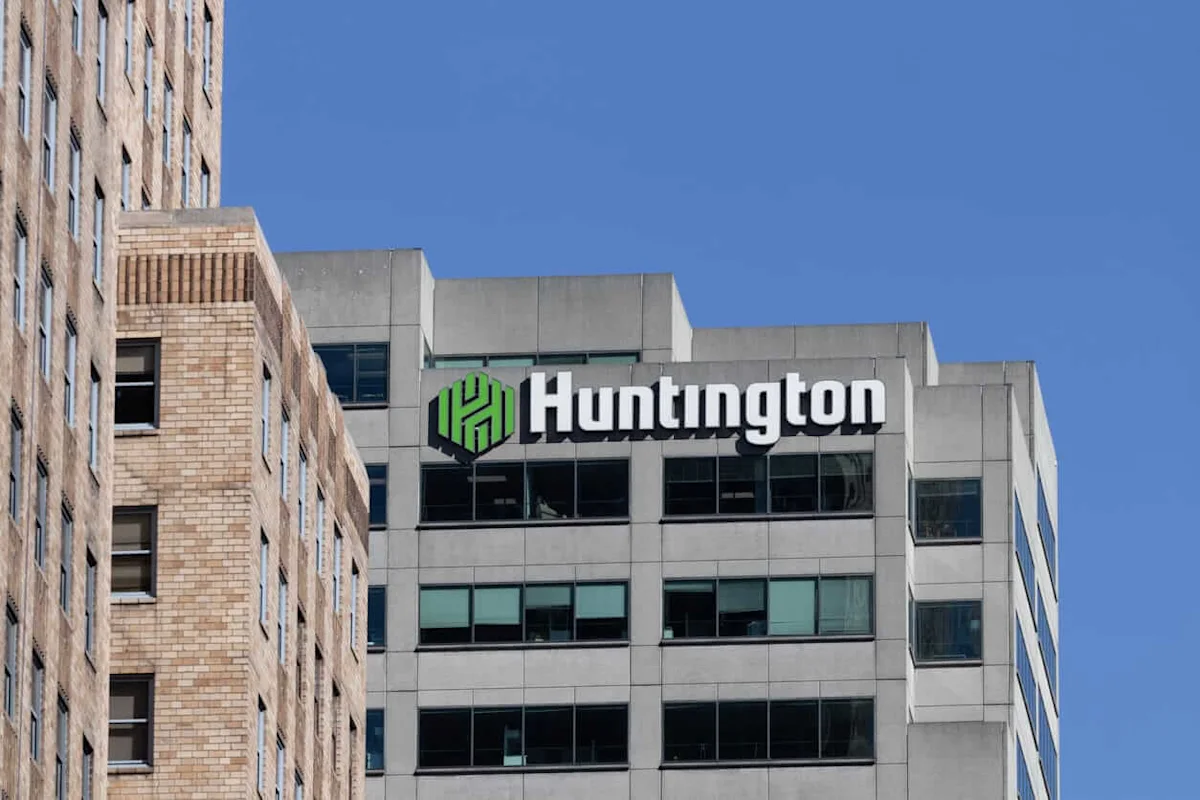 Huntington Bancshares Stock Outlook: Is Wall Street Bullish or Bearish?
