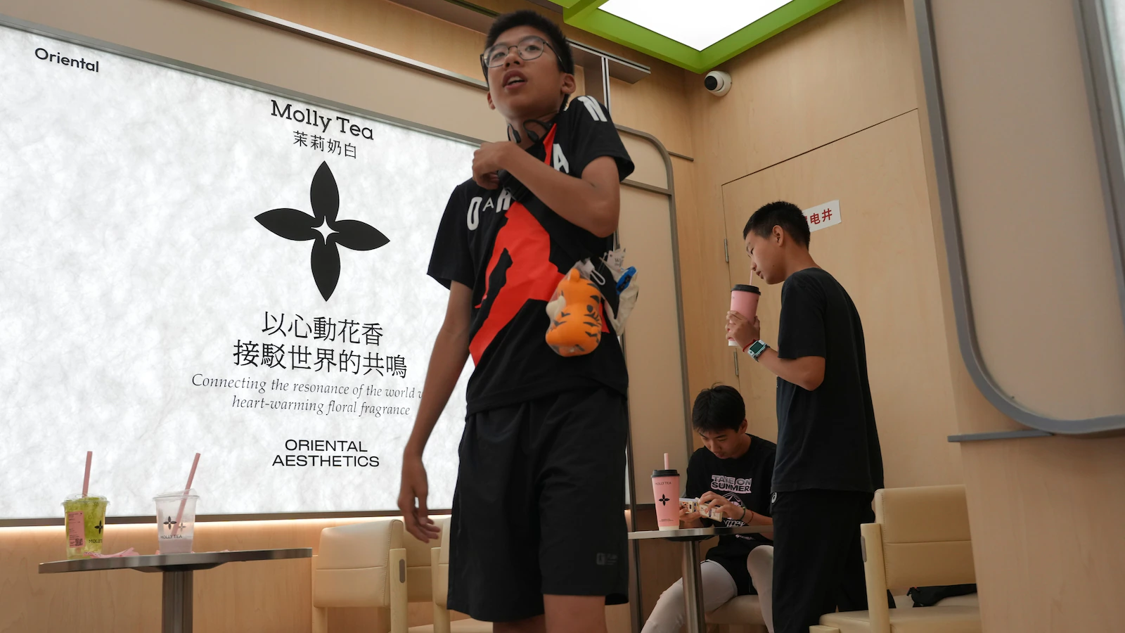 Louis Vuitton court victory against Chinese tea chain stirs up a debate over copyrights - ABC News - Breaking News, Latest News and Videos