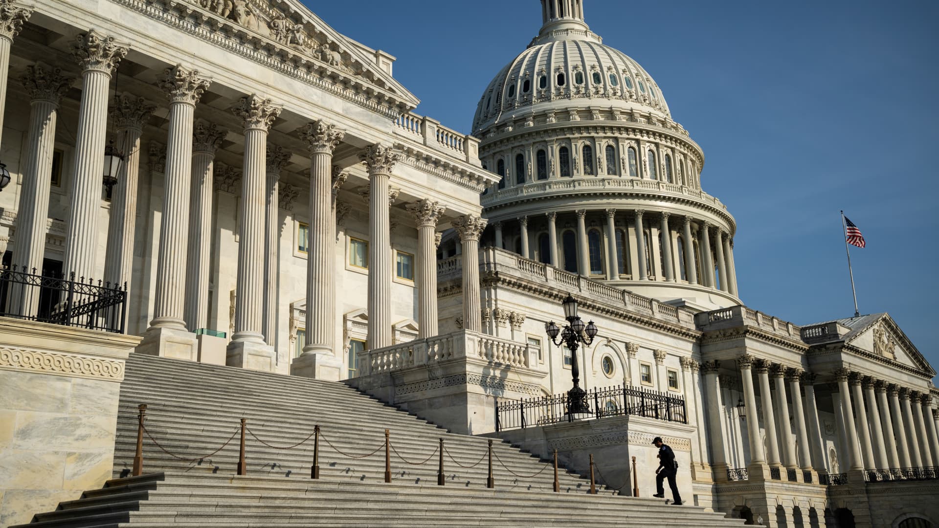 Senate crypto bill would ban federal officials — including presidents — from issuing digital assets - CNBC