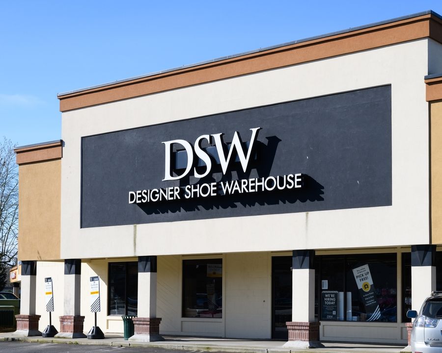 Designer Brands shares plunge despite Q1 beat as guidance signals deceleration