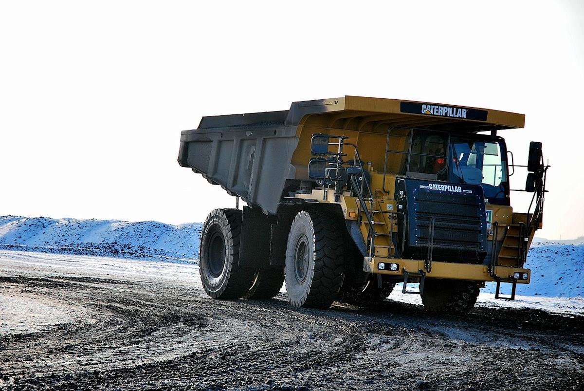 Jim Cramer Says “Caterpillar Is a Buy”