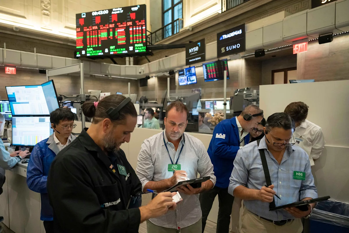 The bond market swings back to worries and knocks US stocks lower