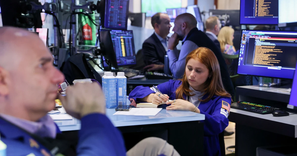 Global tech sell-off intensifies, led by AI and chip stocks