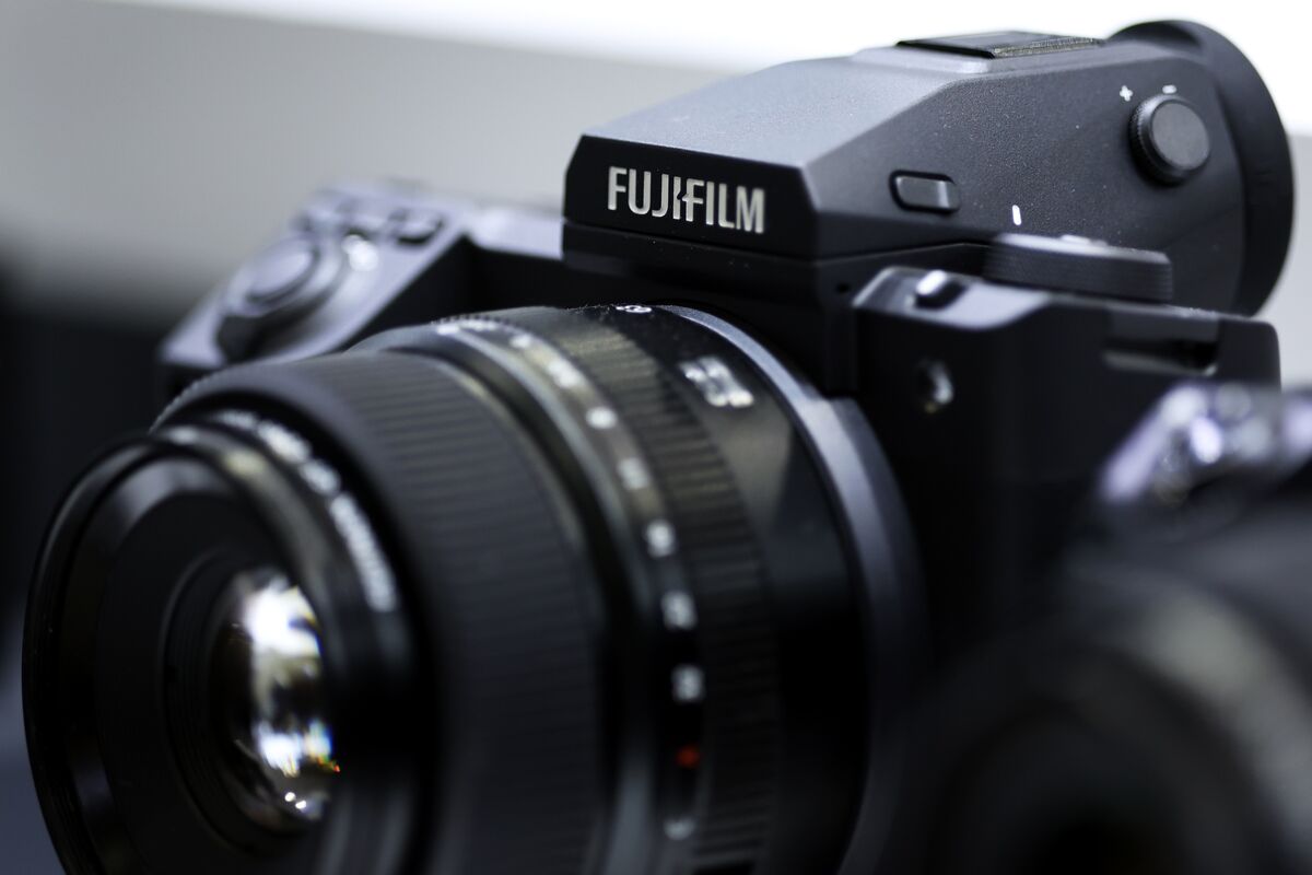 Fujifilm Shares Tumble by a Record After Earnings Disappoint