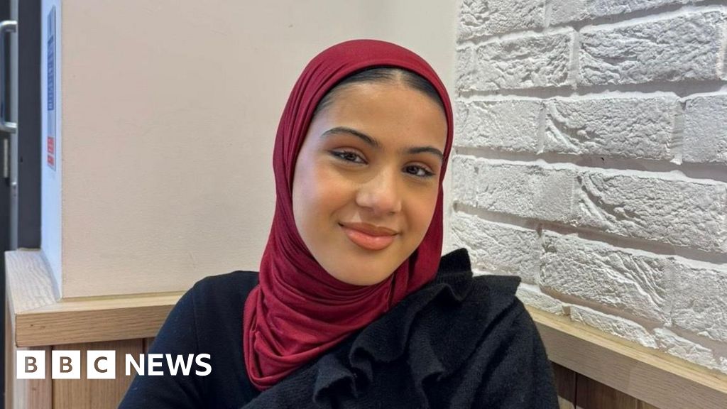 'I've applied for more than 400 roles' - how young people are facing the job shortage